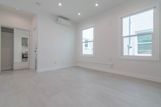 Foto del edificio - 7350 Beverly Blvd