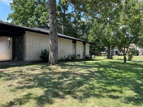 Building Photo - 401 Oakhill Dr