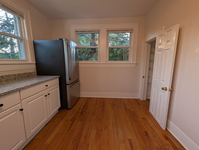 Building Photo - 35 Perry Ave