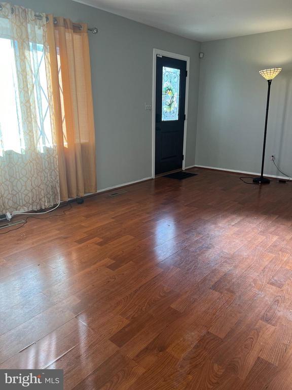 Building Photo - 6120 Fairwood Ave