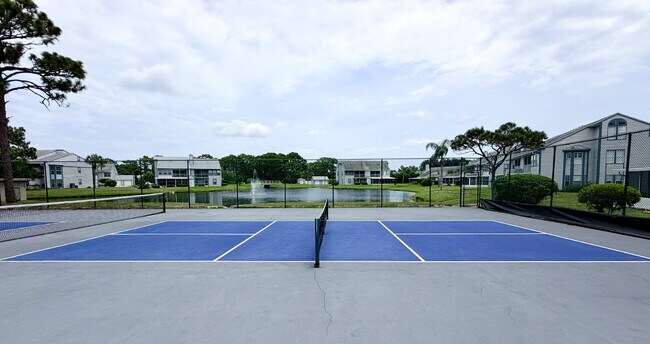 Foto del edificio - *** $500 OFF MOVE IN SPECIAL *** "Charming 3-Bed Condo with Scenic Views & Granite Finishes in Me...