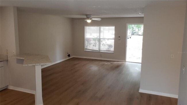 Foto del edificio - 10608 N 50th St