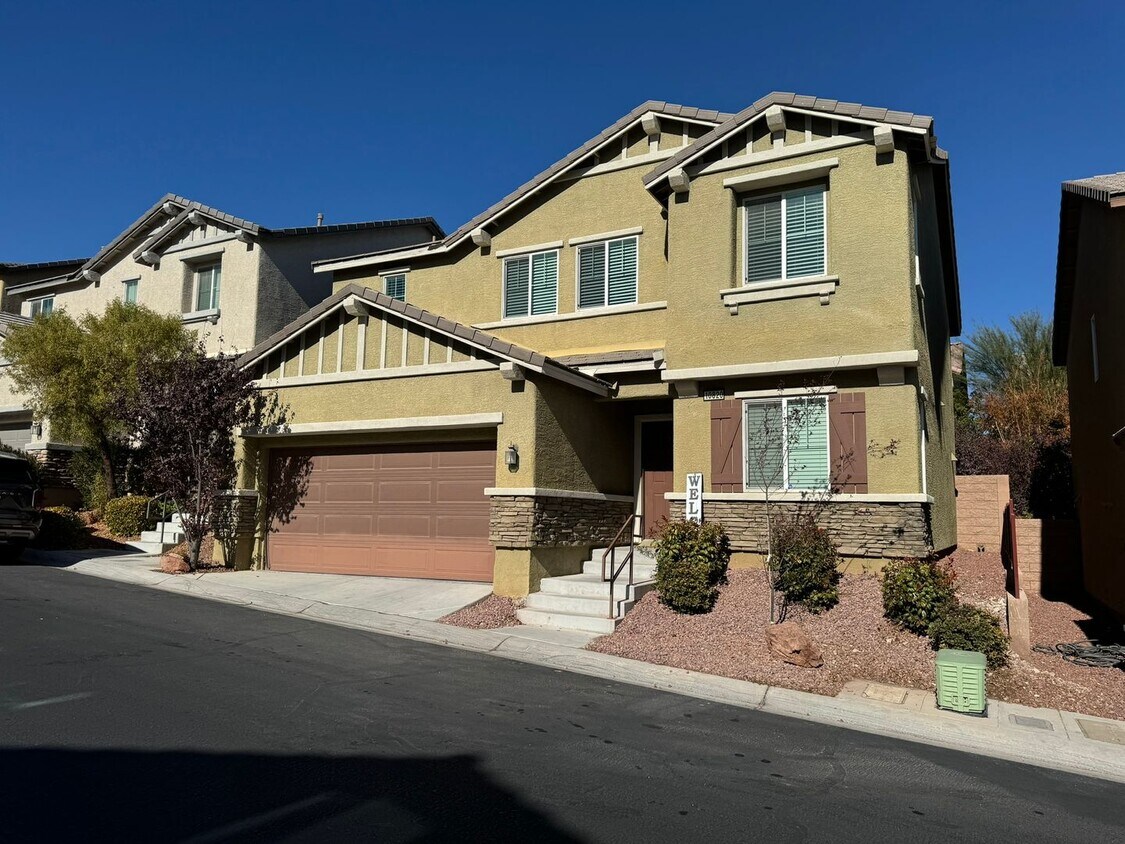 Foto principal - Beautiful 2-story home in the sought-after Providence community!