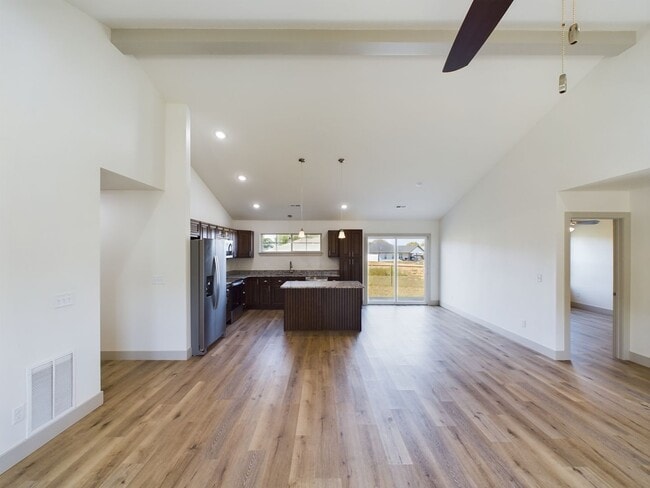 Building Photo - 3 Bed 2 Bath w/ Fence Built in 2022 Availa...