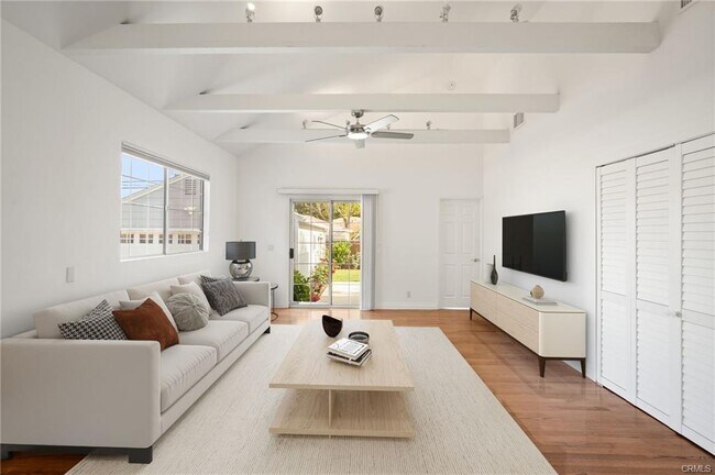 Building Photo - 22055 Del Valle St