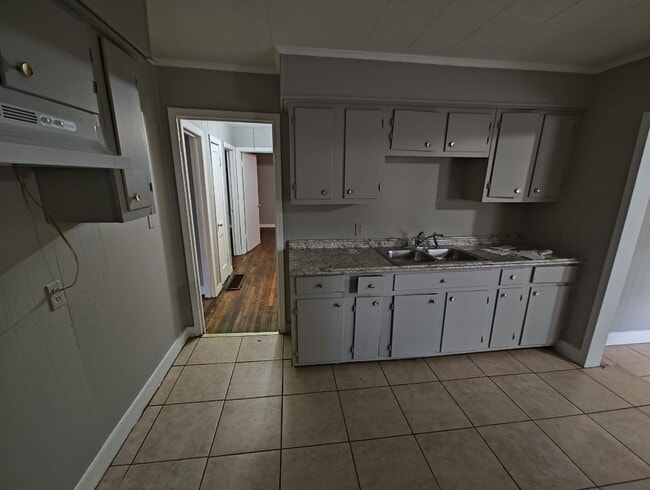 Building Photo - BELOW MARKET RENT!