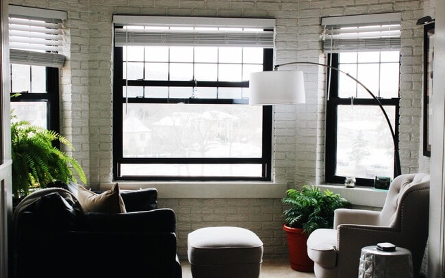 Building Photo - Plaza Apartment Center