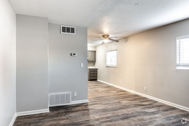 1BR, 1BA - 604SF - Brittany Village