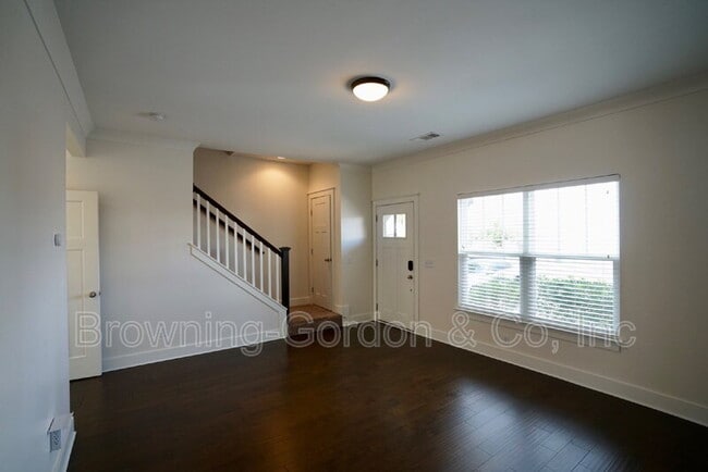 Building Photo - 110 W Mill Dr