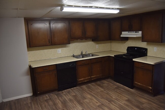 Building Photo - Apartment