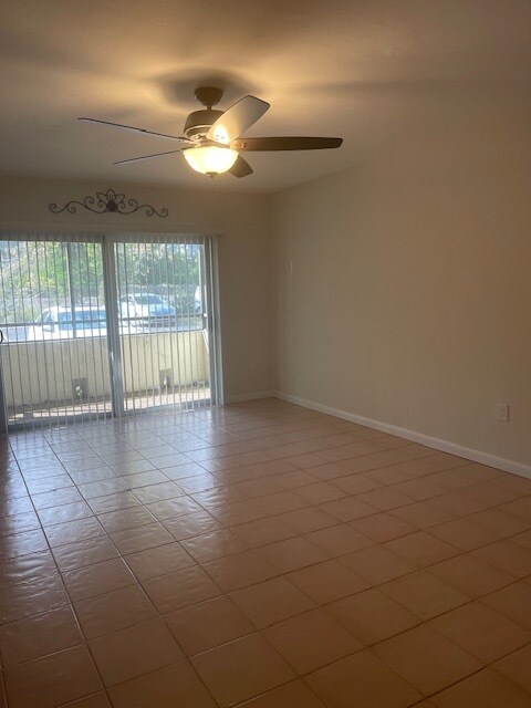 Foto del edificio - 7847 Miller Dr