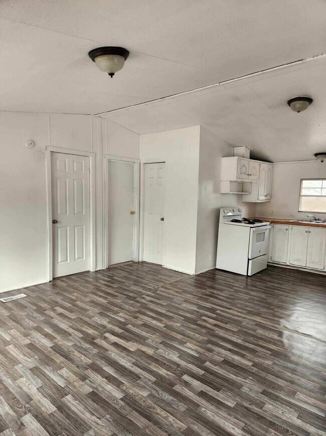 Foto del edificio - 3 Bedroom 2 Bathroom minutes from Silver D...