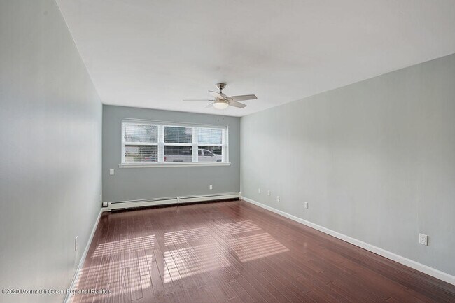 Building Photo - 402 4th Ave