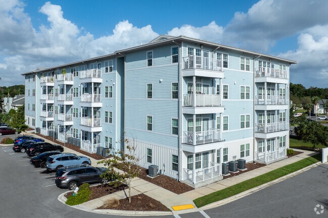 Building Photo - Surf A1A Apartments
