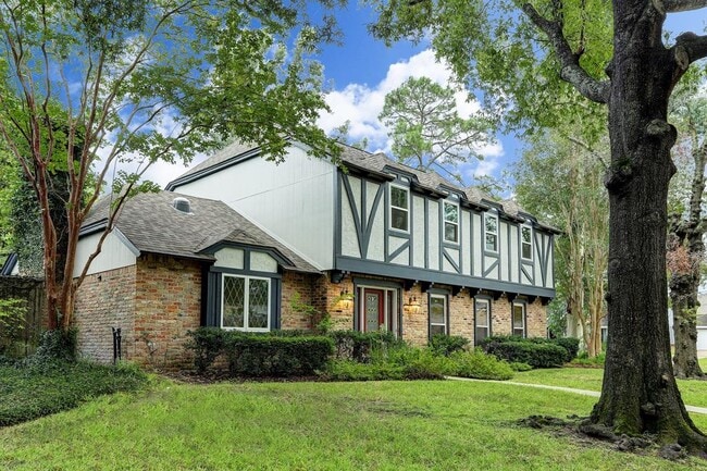 Building Photo - 802 Pinesap Dr