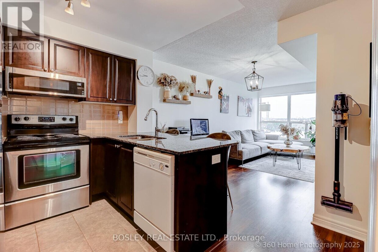 Photo principale - 60-560 Fairfax Crescent