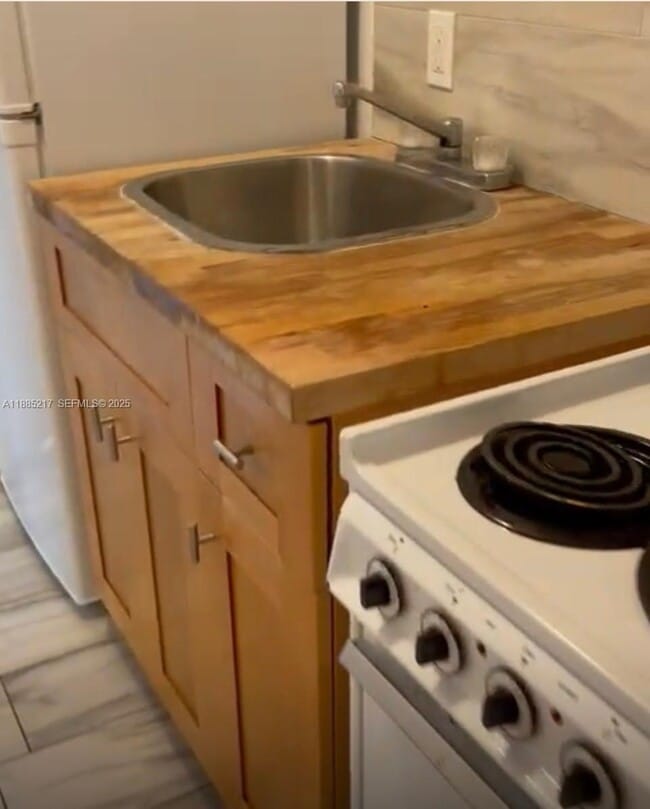 Building Photo - 506 18th St