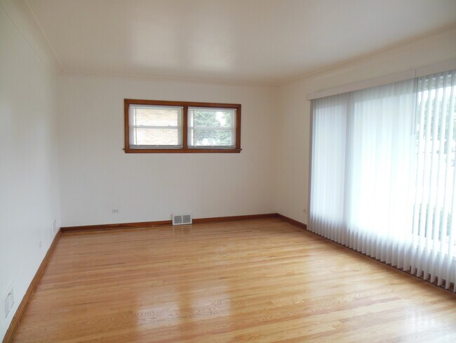 Building Photo - 508 E Butterfield Rd