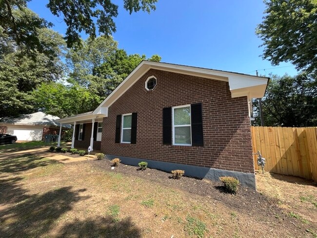 Building Photo - HALF OFF FIRST MONTH'S RENT!