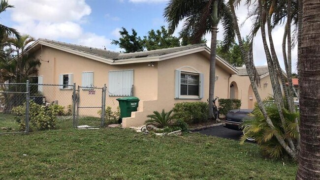 Foto del edificio - 3590 NW 80th Ave