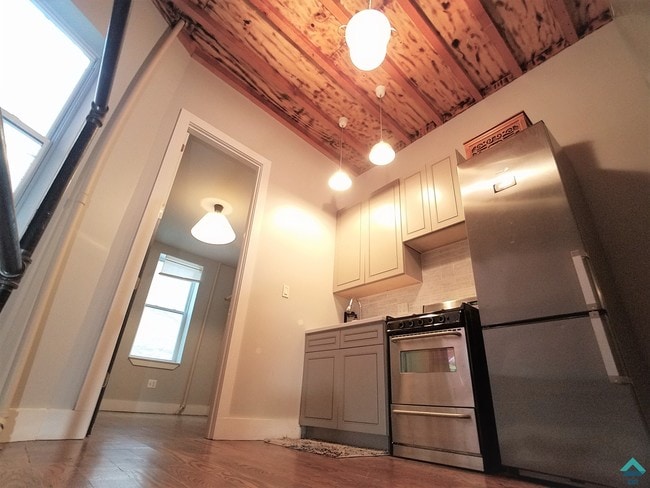 Building Photo - 237 Troy Ave
