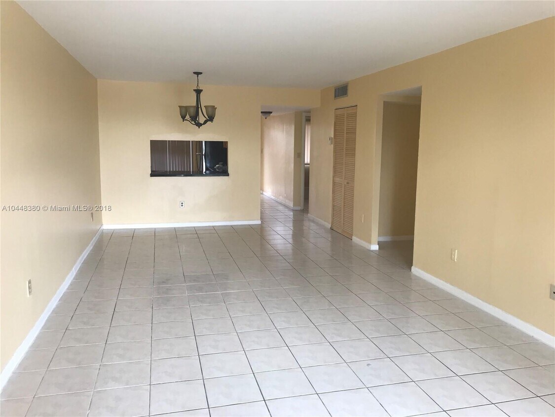 Foto del edificio - 610 NW 214th St
