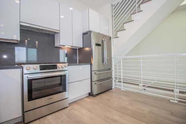 Foto del edificio - 3 Bedroom + Bonus room/3.5 Bathroom Townho...