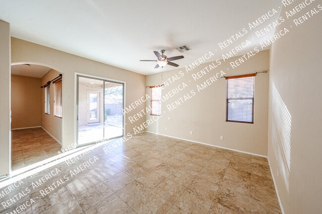 Foto del edificio - 8351 W Rosewood Ln