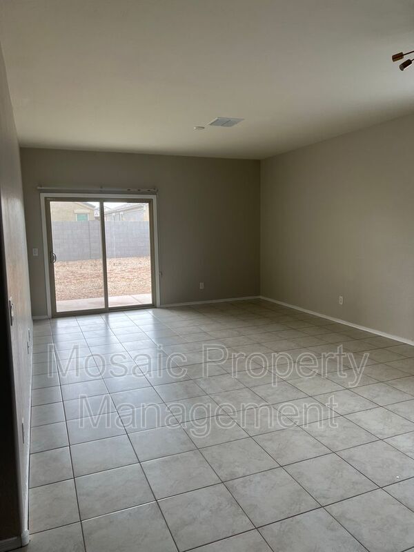 Foto del edificio - 42128 W Lunar St