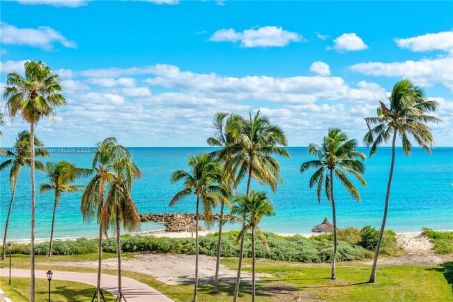 Foto del edificio - 19242 Fisher Island Dr