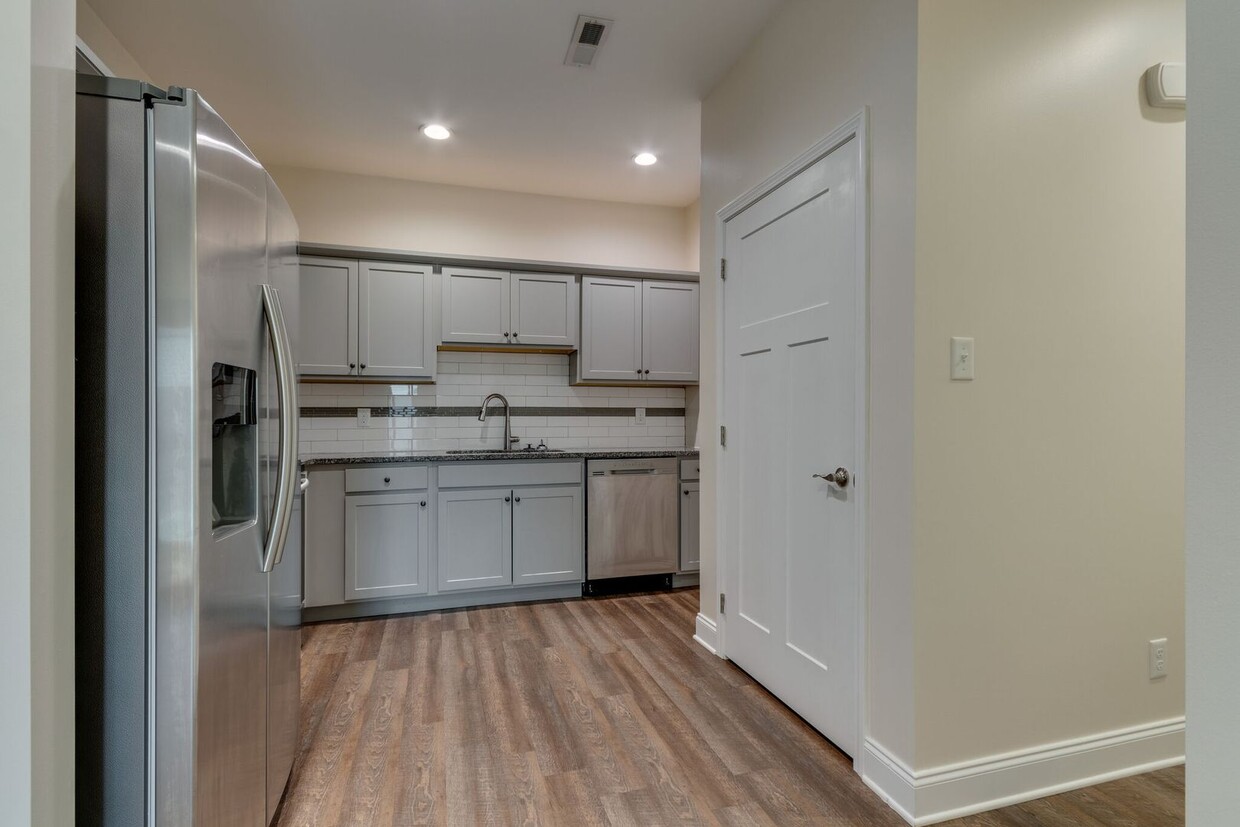 2 Bedroom 1 car garage - 2 Bedroom 1 car garage