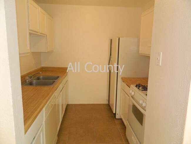 Building Photo - 8862 Meadow Trace St