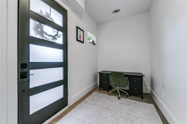 Building Photo - 4205 Roseland Ave