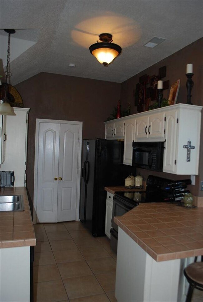 Foto del edificio - VIEW NOW/COMING SOON - Charming 3 Bed Home in NRH | Open Kitchen + Spacious Backyard