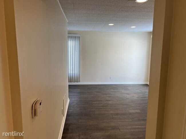 Building Photo - 3 br, 1 bath House - 6515 South Bend Dr