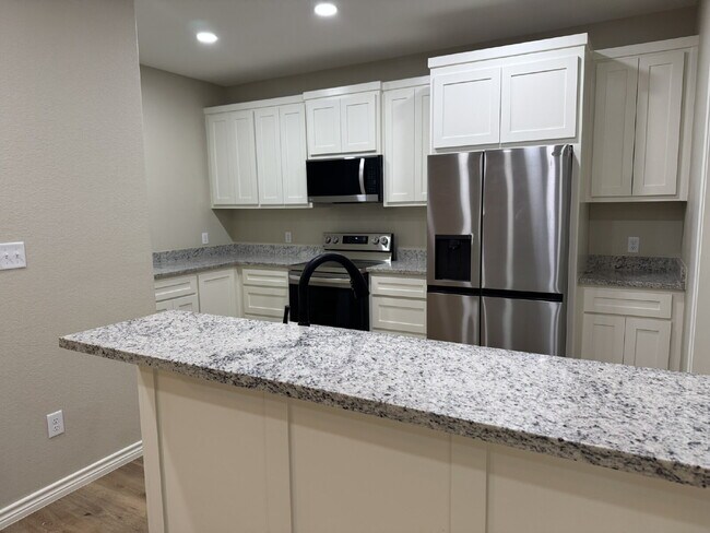 Foto del edificio - Brand New 4BR/2.5BA Home – Perfect for Roo...