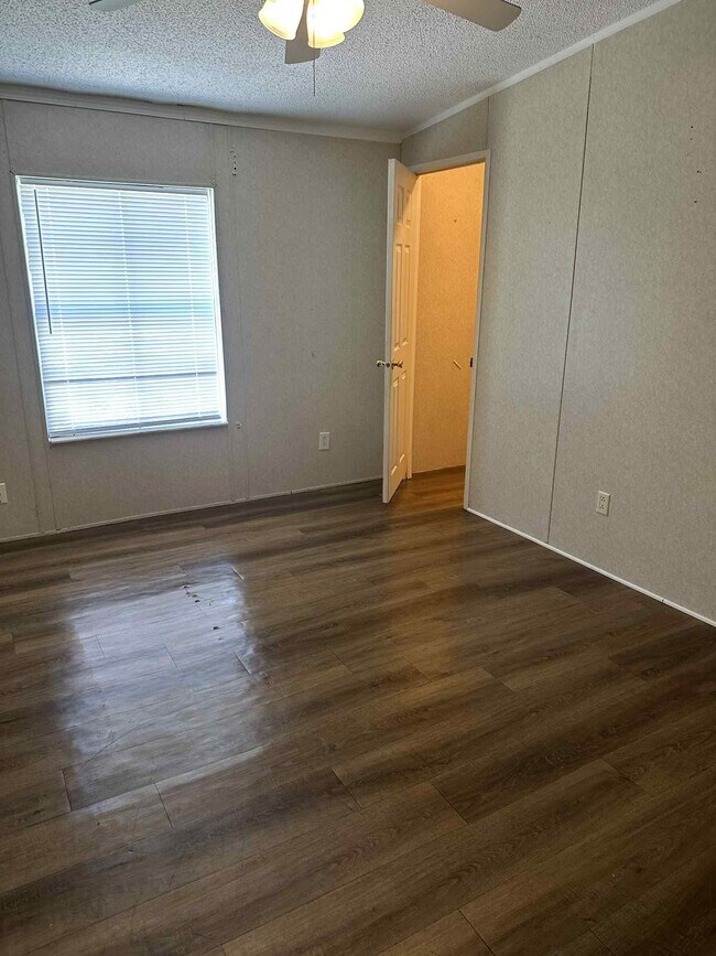 Foto del edificio - 2931 E 14th Ct