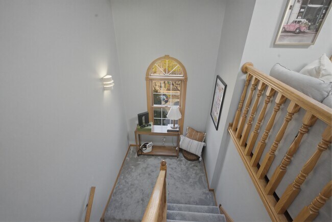 Building Photo - 844 N Wood St