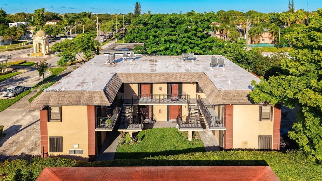 Foto principal - 2335 NE 172nd St