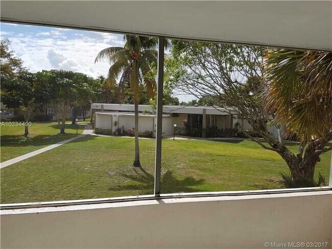 Foto del edificio - 1530 NE 191st St