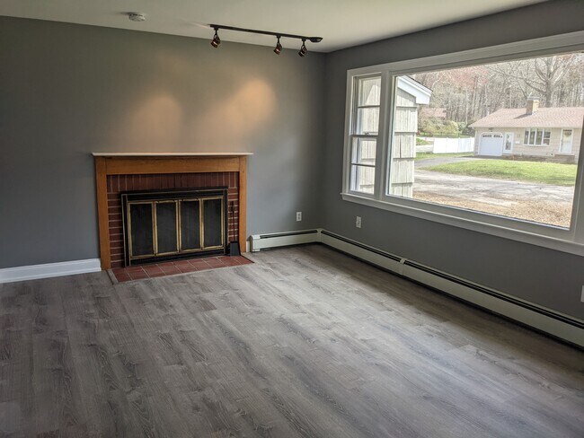 Foto del edificio - 10 Dwight Ave