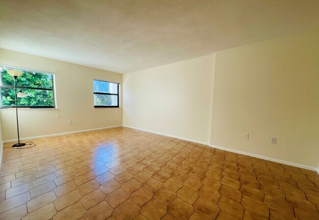 Building Photo - 1201 S Ocean Dr