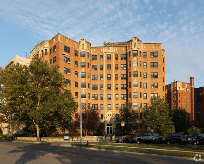 Plaza Apartment Center