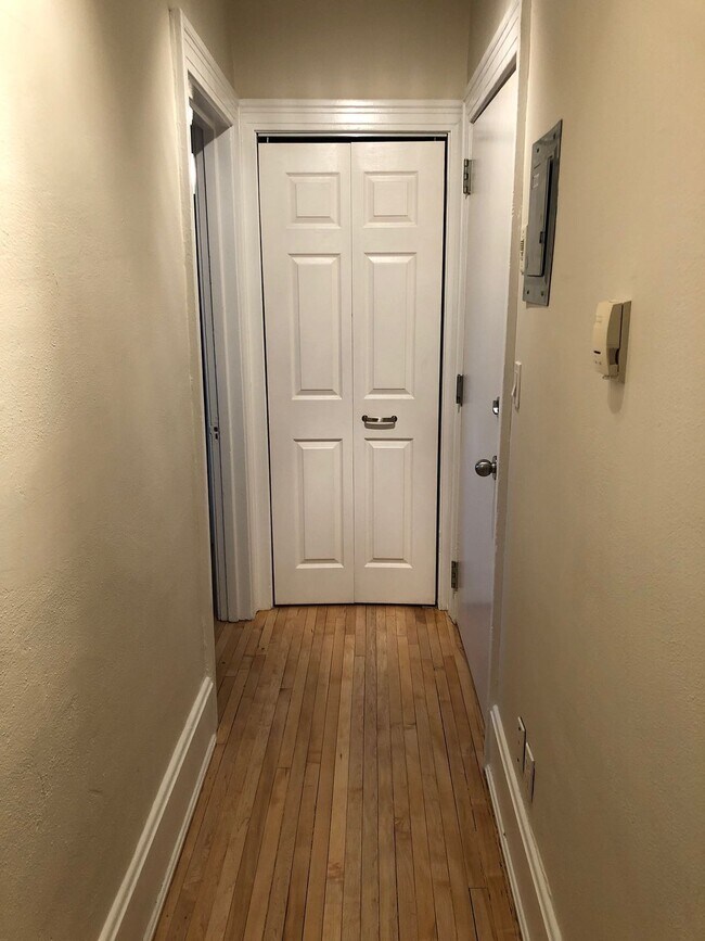 Photo du bâtiment - 1 Bed 1 Bath Unit in Edmonton, AB