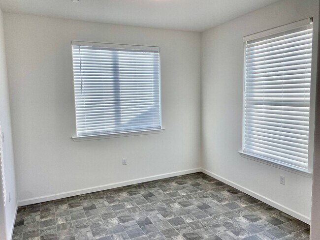Foto del edificio - Spacious 3-Bedroom, 2.5-Bath Single Family...