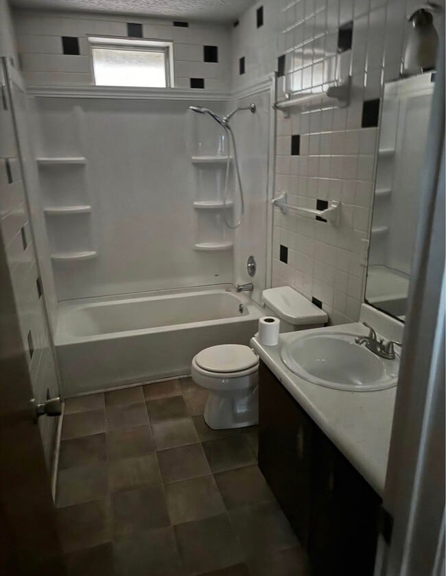 Foto del edificio - 524 Cedar Cir