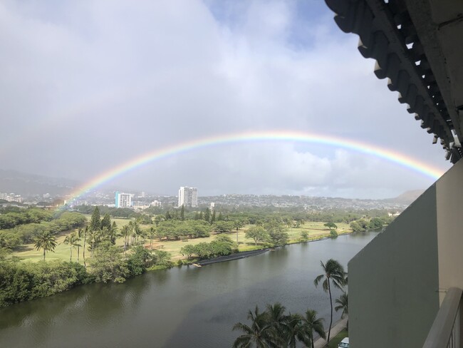 Building Photo - 2211 Ala Wai Blvd