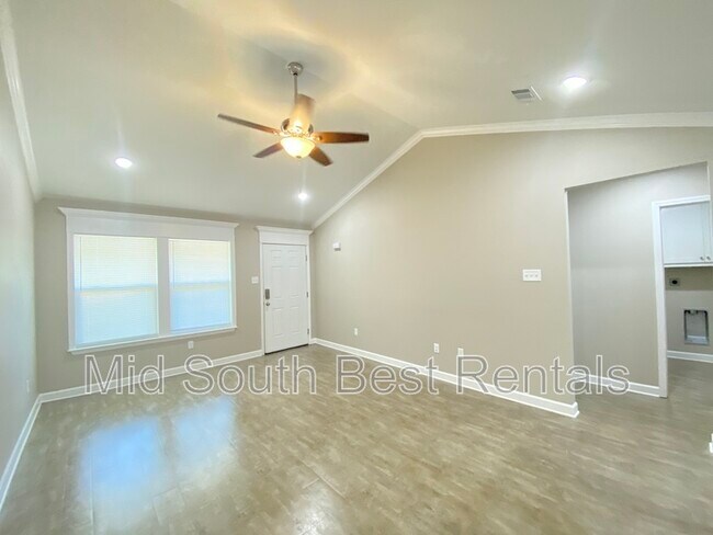 Building Photo - 201 Redbud Ct
