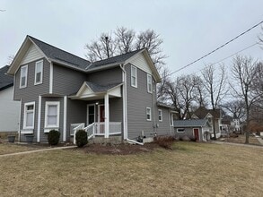 Building Photo - 110 N High St