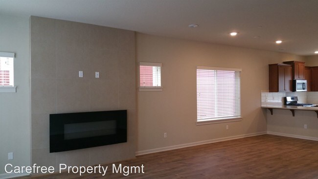 Building Photo - 427 NW Tork Pl